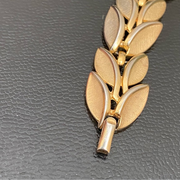 Vintage 50’s Crown Trifari Gold-tone Laurel Leaf Link 7.5” Bracelet - Picture 7 of 12